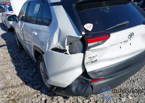 2019 Toyota Rav4 Xle z USA, uszkodzony, nr VIN JTMW1RFV5KD501573